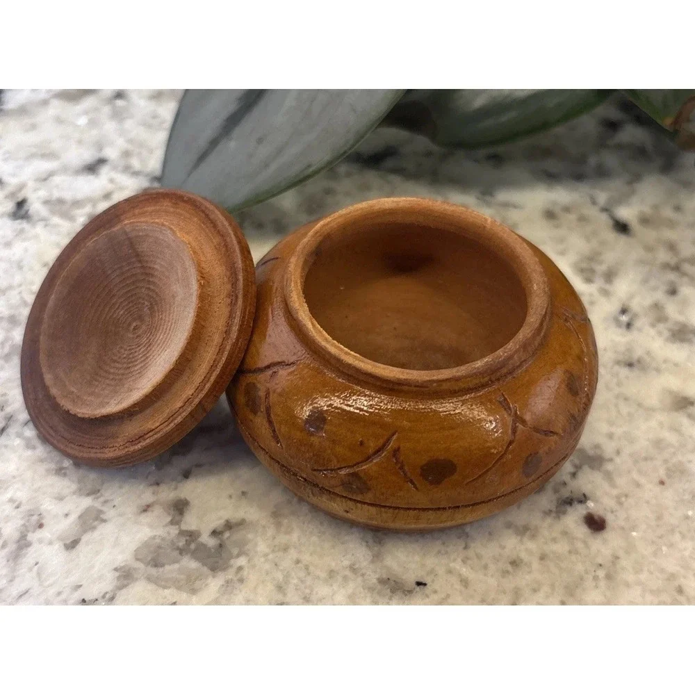 Vintage Wooden Handcrafted Carved Floral Pattern Trinket Jewelry Box‎